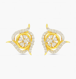 The Trendsetting Gold Earring